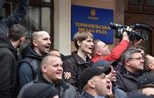 Мер Тернополя через акції протесту переніс сесію міськради на невизначений термін