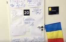 Учасники Євробачення яскраво прикрасили гримерки: у команди Данії висить великий український прапор (фото)