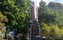 Питання перенесення могили Ватутіну з Маріїнського парку мають узгодити з його родичами – голова УІНП