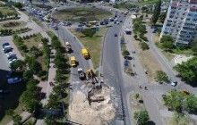 На Героїв Сталінграда в Києві через прорив тепломережі обвалився асфальт, 25 будинків залишилися без води (фото)
