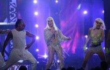 На премии BMA Силин Дион спела хит из "Титаника", а 71-летняя Шер зажгла в откровенных нарядах (фото, видео)
