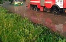 Стояли на креслах: на Ривненщине ливень внезапно затопил салон автобуса с пассажирами (фото)