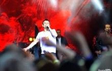 "Украинцы сочувствуют со всем миром": Вакарчук собрал стадион и посвятил песню жертвам теракта в Манчестере (фото, видео)