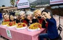 На Сицилії стартує саміт G7: активісти влаштували маскарад і нагодували світових "лідерів" локшиною (фото, відео)