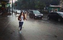 Сильна злива накрила Київ, деякі райони затопило (фото, відео)