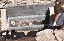 В Турции воры пытались продать византийскую гробницу со скелетом внутри