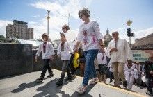 Около 400 человек прошли центром Киева в Мегамарше вышиванок (фоторепортаж)