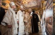 Предстоятель УПЦ відкрив фотовиставку про історію Церкви після Харківського Собору