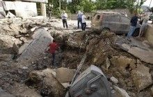 Мощный прорыв трубы в Киеве: ремонтные работы возле 15-метровой ямы начнутся только после расследования