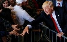 Трамп, нарушая протокол, оставил лидерам других стран номер своего мобильного - СМИ