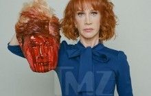 В США телеведущая сфотографировалась с "отрубленной" головой Трампа (фото, видео)