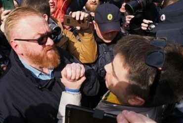 Хранитель русских скреп Милонов подрался с геями в попытках донести правду о любви (видео)