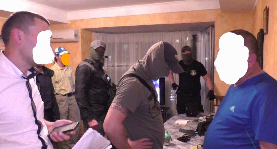 Бізнесмена намагалися вивезти до РФ / фото Юрій Луценко, Facebook Бізнесмена намагалися вивезти до РФ / фото Юрій Луценко, Facebook