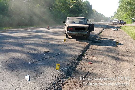Водій одного з автомобілів врізався лівим переднім крилом у інше авто / Фото відділі комунікації ГУНП Тернопільської області Водій одного з автомобілів врізався лівим переднім крилом у інше авто / Фото відділі комунікації ГУНП Тернопільської області