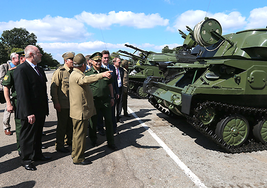Шойгу посетил танковый дивизион Революционной армии Кубы / фото: eng.mil.ru Шойгу посетил танковый дивизион Революционной армии Кубы / фото: eng.mil.ru