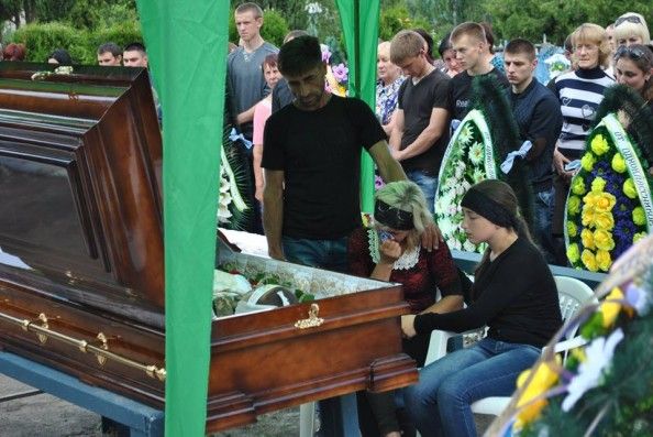 Похорон Вадима Полозова / Фото rama.com.ua Похорон Вадима Полозова / Фото rama.com.ua