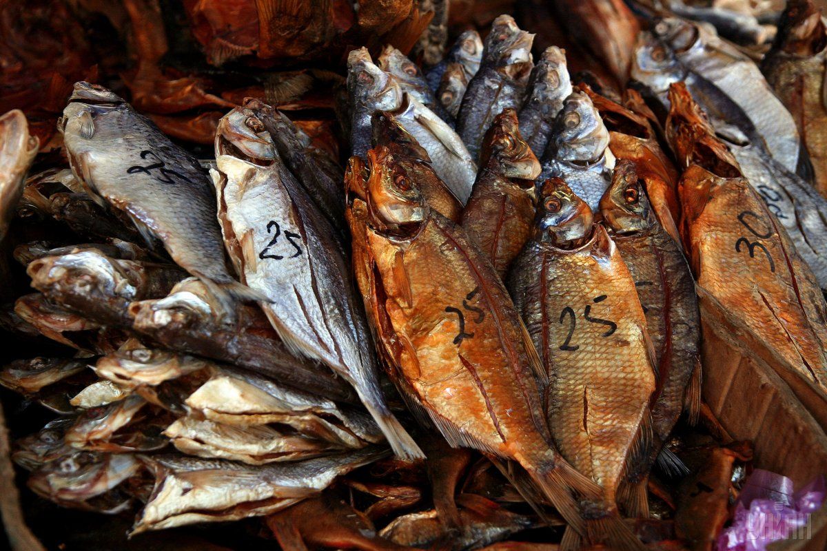 Муж ел вяленую рыбу / фото УНИАН