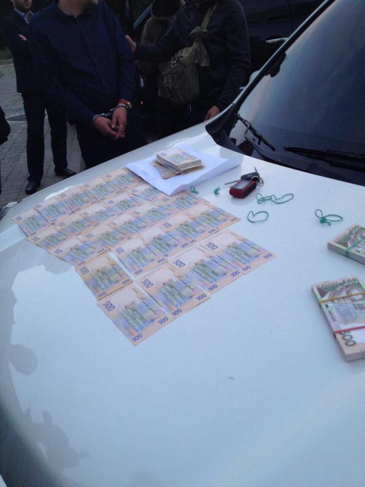 Зловмисника затримали в машині біля парку Зловмисника затримали в машині біля парку