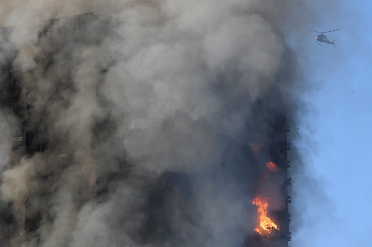 Пожар в западном Лондоне / REUTERS