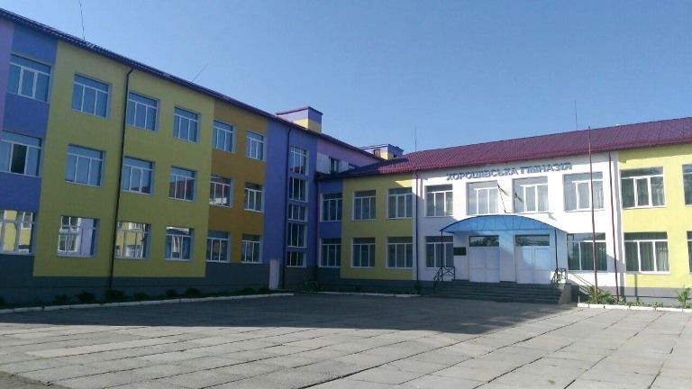 Хорошівську гімназію мають відремонтувати до кінця червня / фото oda.zt.gov.ua Хорошівську гімназію мають відремонтувати до кінця червня / фото oda.zt.gov.ua