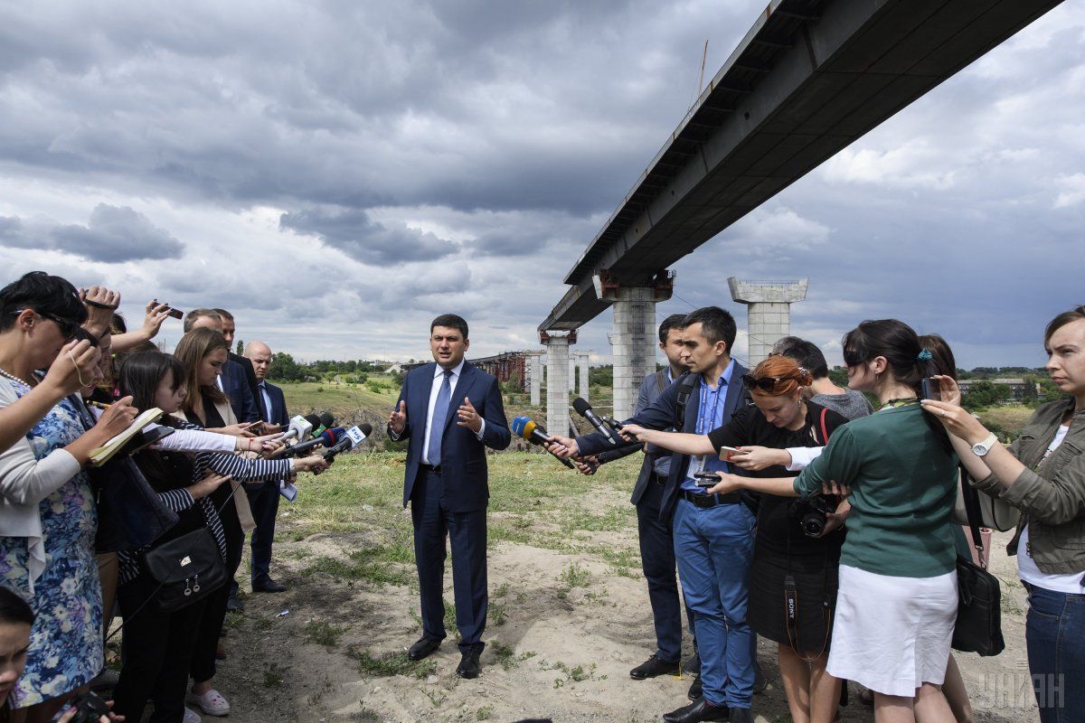 Гройсман вимагає продовжувати будівництво Гройсман вимагає продовжувати будівництво