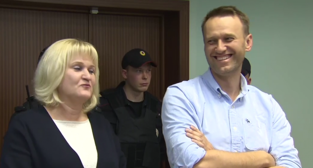 Навальний розсміявся. коли суддя повідомила про скорочення терміну арешту / Скріншот Навальний розсміявся. коли суддя повідомила про скорочення терміну арешту / Скріншот