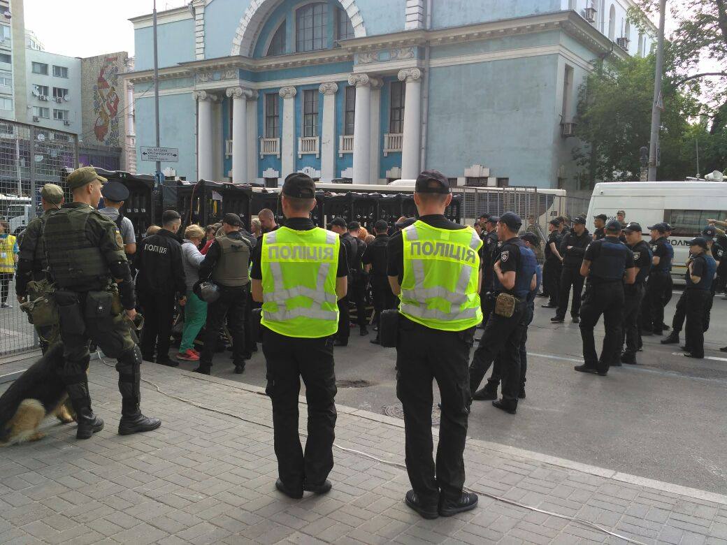 Повідомлень про постраждалих під час сутичок поки немає / Facebook Оксана Блищик Повідомлень про постраждалих під час сутичок поки немає / Facebook Оксана Блищик