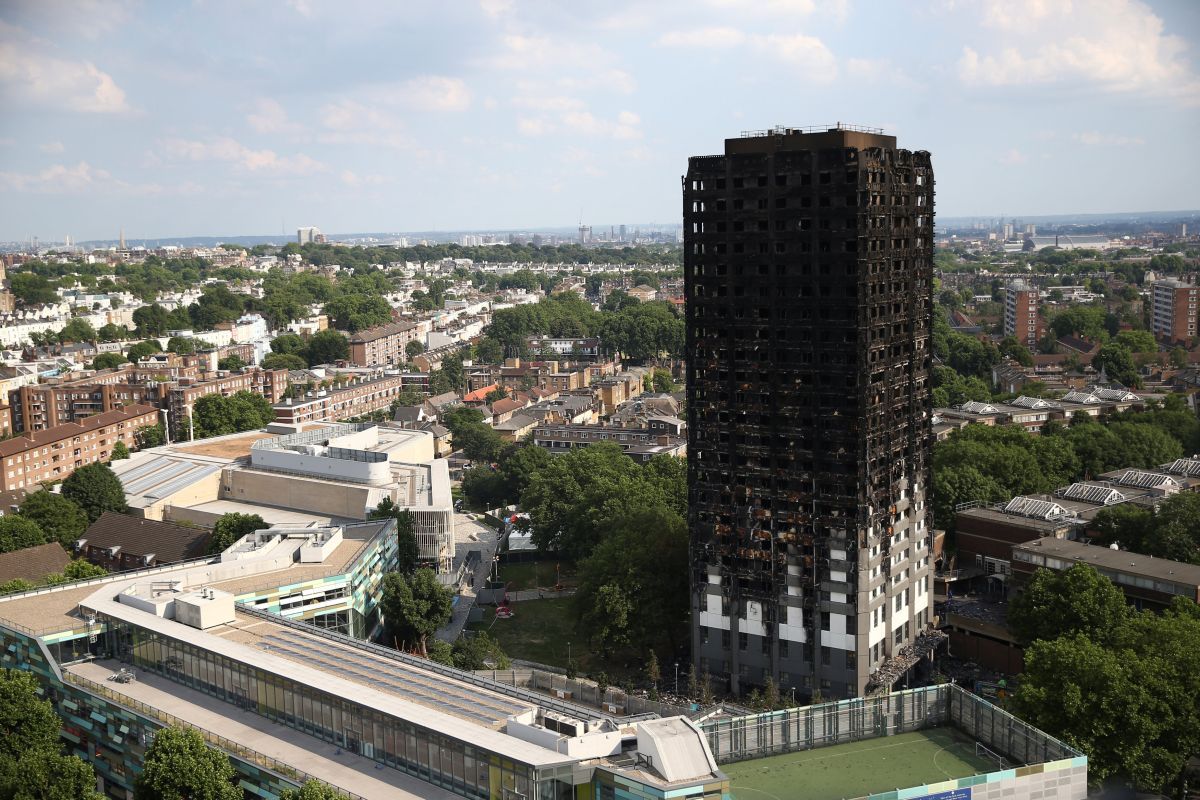 Сгоревшая высотка в Лондоне / REUTERS