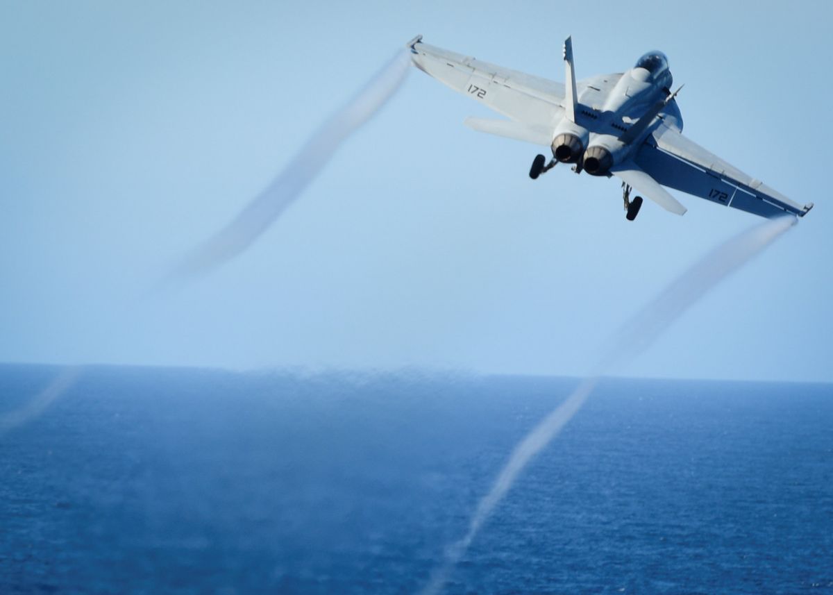 Истребитель F/A-18 / REUTERS Истребитель F/A-18 / REUTERS