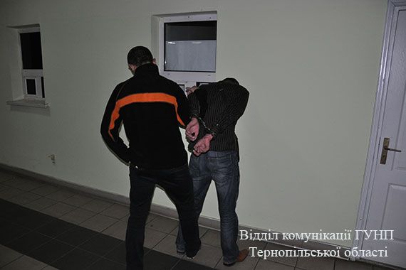 Поліція затримала 39-річного тернополянина, який вербував жінок працювати повіями у Польщі Поліція затримала 39-річного тернополянина, який вербував жінок працювати повіями у Польщі
