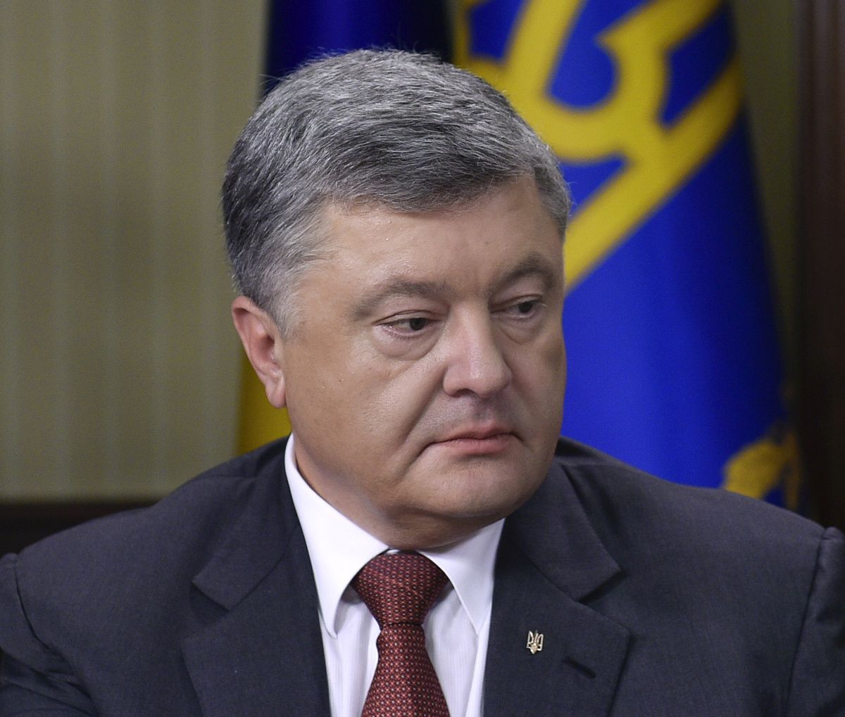 Порошенко назвал санкции заслуженным ответом за неуважение к контрактным обязательствам / фото president.gov.ua