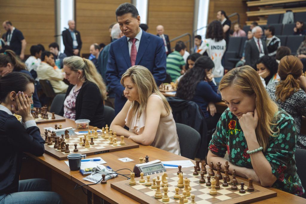 Украинки (справа - Анна Ушенина) вышли в лидеры Олимпиады / ugra2017.fide.com Украинки (справа - Анна Ушенина) вышли в лидеры Олимпиады / ugra2017.fide.com
