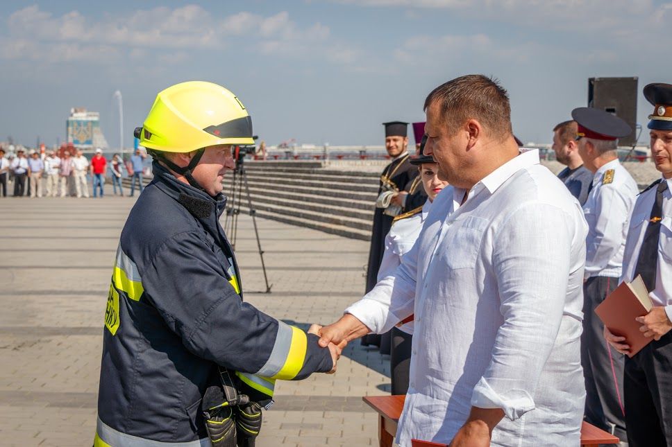 Днепр первым в Украине полностью обновил амуницию пожарных Днепр первым в Украине полностью обновил амуницию пожарных