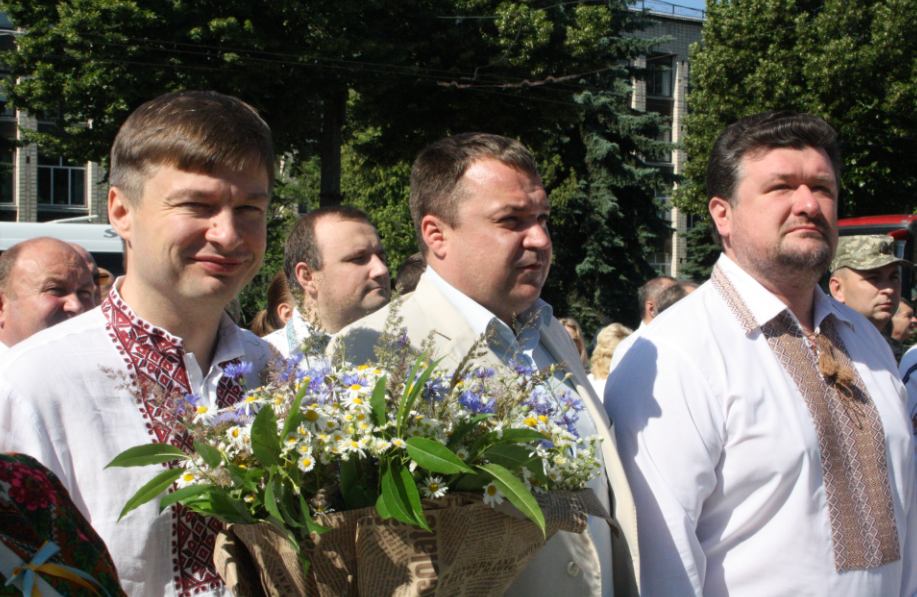 Житомиряне возложили цветы к монументам выдающимся украинцам / Житомирская ОГА фото Житомиряне возложили цветы к монументам выдающимся украинцам / Житомирская ОГА фото