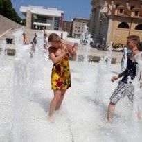 В Риме ввели штраф за купание в фонтанах
