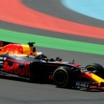 Австралиец Риккардо выиграл гонку Формулы-1 Гран-при Азербайджана