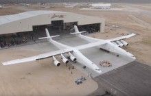 У США презентували найбільший у світі літак для запуску космічних ракет (відео)