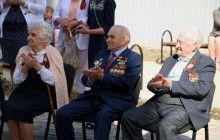 В окупованому Криму ветеранам "подарували" по одній квартирі на двох (фото)