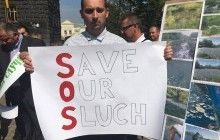 Під Кабміном громадські активісти та представники УКРОПу вимагають припинити забруднення річок Случ і Хомора