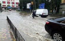 Своя Венеція: вулиці міста на Закарпатті після зливи перетворилися на ріки (фоторепортаж, відео)