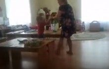 "Пішов геть, доки ще не отримав": у Чернівцях вихователька дитсадка дала хлопчику ляпаса (відео)