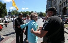 Біля АП відбулися зіткнення вкладників банку "Михайлівський" з правоохоронцями (фоторепортаж)
