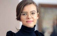 Прославившаяся пикантными снимками экс-зам Авакова нашла себе новую работу