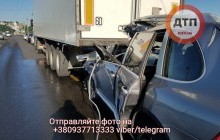 У Києві через смертельну ДТП паралізовано міст Патона (фоторепортаж)