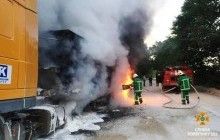На Тернопільщині посеред дороги загорілася вантажівка