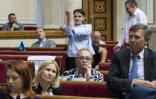 Савченко розповіла, що її вчорашній непристойний жест був адресований Гройсману