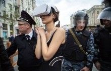 На Красній площі заборонено перебувати у віртуальній реальності: московська поліція затримала акціоністку