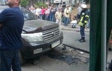 Внаслідок вибуху позашляховика у центрі Києва травмовано чоловіка (фоторепортаж)