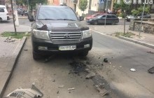 "Ноги водителя по колени в рваных ранах, резаных": очевидец о взрыве джипа в центре Киева (видео)