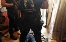 Затримано групу загарбників квартир у Києві та Бучі, які силоміць виселяли власників